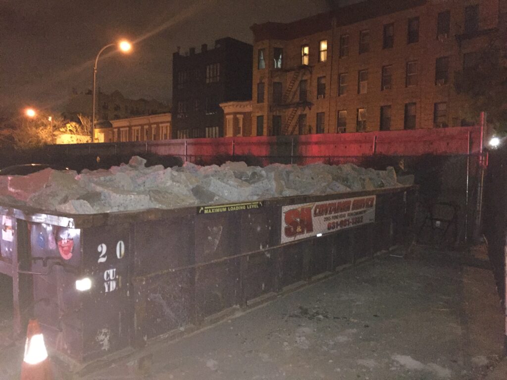 How Dumpster Rentals Can Help With Downsizing in Queens, NY
